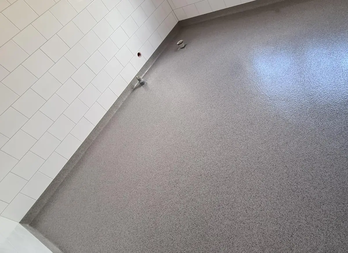Ny inredning med grått golv
